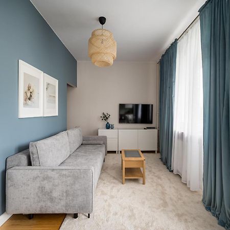 Wola Ratusz Homely Apartment Warsaw Exterior photo