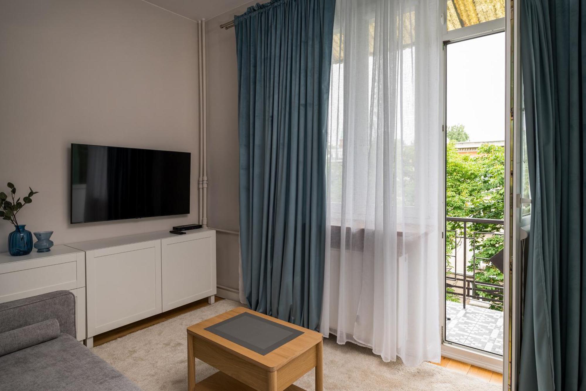 Wola Ratusz Homely Apartment Warsaw Exterior photo